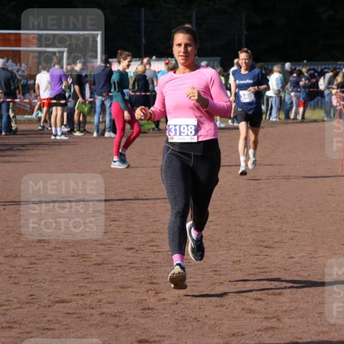 27.09.2026 - 35. Volkslauf durch das schöne Alstertal Strokosch-Dieckow http://msf.ph/oto/10582758 27.09.2026 11:28:05 Ziel 3198, 3405 meine-sportfotos.de