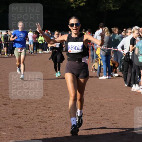 27.09.2026 - 35. Volkslauf durch das schöne Alstertal Strokosch-Dieckow http://msf.ph/oto/10582773 27.09.2026 11:32:58 Ziel 1426, 3276, 3363, 3996 meine-sportfotos.de