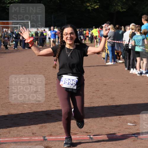 27.09.2026 - 35. Volkslauf durch das schöne Alstertal Strokosch-Dieckow http://msf.ph/oto/10582782 27.09.2026 11:32:55 Ziel 1426, 3006, 3007, 3276, 3363, 3996 meine-sportfotos.de