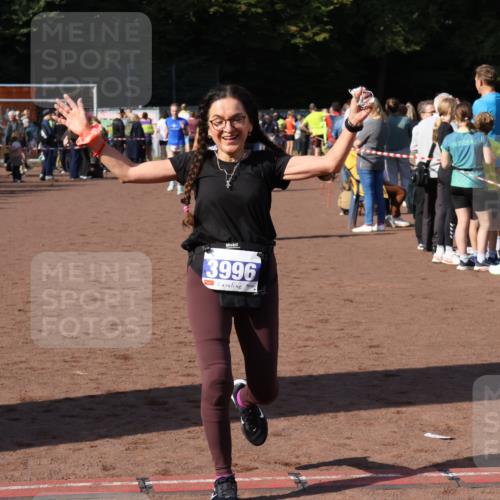 27.09.2026 - 35. Volkslauf durch das schöne Alstertal Strokosch-Dieckow http://msf.ph/oto/10582783 27.09.2026 11:32:55 Ziel 1426, 3006, 3007, 3276, 3363, 3996 meine-sportfotos.de
