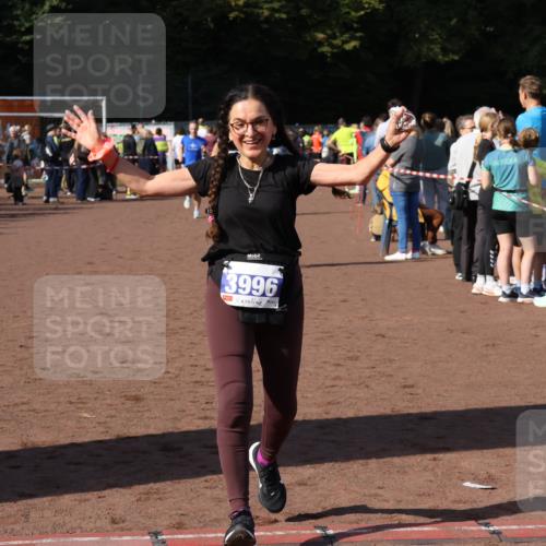 27.09.2026 - 35. Volkslauf durch das schöne Alstertal Strokosch-Dieckow http://msf.ph/oto/10582784 27.09.2026 11:32:55 Ziel 1426, 3006, 3007, 3276, 3363, 3996 meine-sportfotos.de