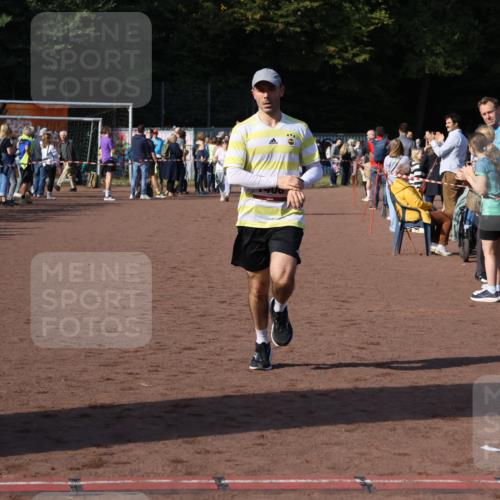 27.09.2026 - 35. Volkslauf durch das schöne Alstertal Strokosch-Dieckow http://msf.ph/oto/10582790 27.09.2026 11:27:44 Ziel 1408, 3313 meine-sportfotos.de