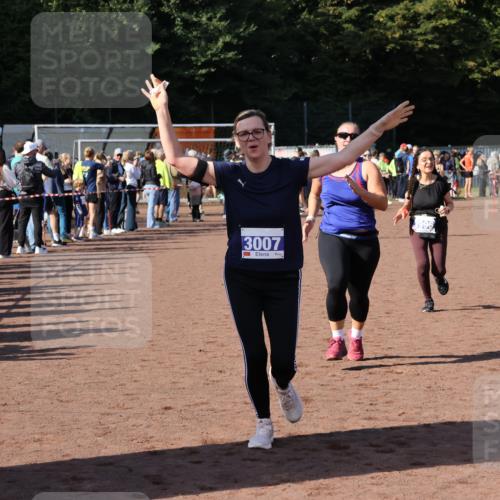 27.09.2026 - 35. Volkslauf durch das schöne Alstertal Strokosch-Dieckow http://msf.ph/oto/10582810 27.09.2026 11:32:51 Ziel 3006, 3007, 3996 meine-sportfotos.de
