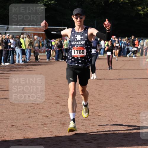 27.09.2026 - 35. Volkslauf durch das schöne Alstertal Strokosch-Dieckow http://msf.ph/oto/10582811 27.09.2026 11:32:45 Ziel 1428, 1760, 3006, 3007, 3330 meine-sportfotos.de