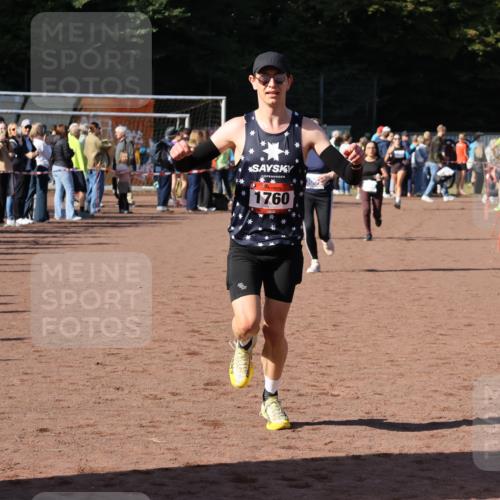 27.09.2026 - 35. Volkslauf durch das schöne Alstertal Strokosch-Dieckow http://msf.ph/oto/10582813 27.09.2026 11:32:45 Ziel 1428, 1760, 3006, 3007, 3330 meine-sportfotos.de