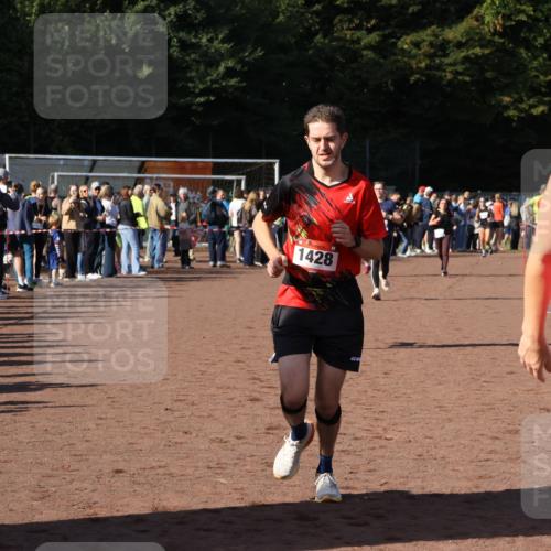 27.09.2026 - 35. Volkslauf durch das schöne Alstertal Strokosch-Dieckow http://msf.ph/oto/10582822 27.09.2026 11:32:43 Ziel 1428, 1760, 3007, 3330, 3331 meine-sportfotos.de