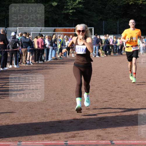 27.09.2026 - 35. Volkslauf durch das schöne Alstertal Strokosch-Dieckow http://msf.ph/oto/10582824 27.09.2026 11:27:37 Ziel 1408, 1412, 3128, 3417, 4180 meine-sportfotos.de