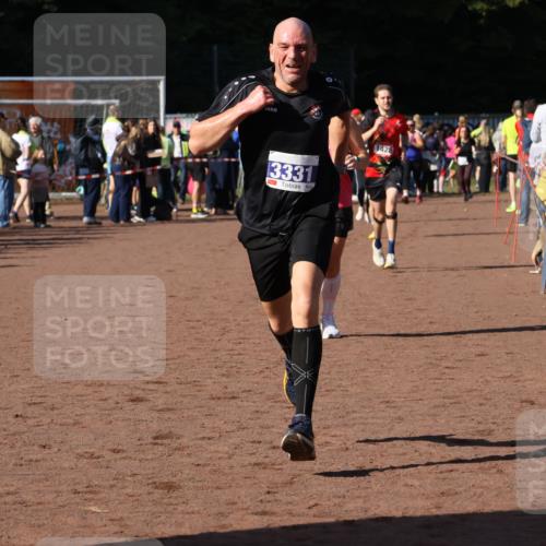 27.09.2026 - 35. Volkslauf durch das schöne Alstertal Strokosch-Dieckow http://msf.ph/oto/10582831 27.09.2026 11:32:39 Ziel 1428, 1760, 3330, 3331 meine-sportfotos.de