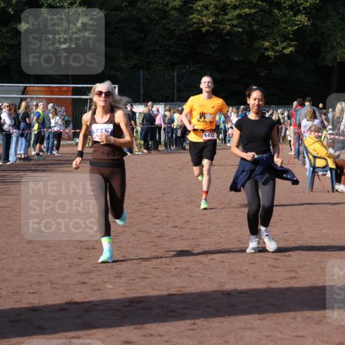 27.09.2026 - 35. Volkslauf durch das schöne Alstertal Strokosch-Dieckow http://msf.ph/oto/10582833 27.09.2026 11:27:37 Ziel 1408, 1412, 3128, 3417, 4180 meine-sportfotos.de