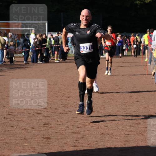 27.09.2026 - 35. Volkslauf durch das schöne Alstertal Strokosch-Dieckow http://msf.ph/oto/10582837 27.09.2026 11:32:38 Ziel 1428, 1760, 3330, 3331 meine-sportfotos.de