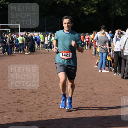 27.09.2026 - 35. Volkslauf durch das schöne Alstertal Strokosch-Dieckow http://msf.ph/oto/10582840 27.09.2026 11:32:25 Ziel 1423, 3256 meine-sportfotos.de