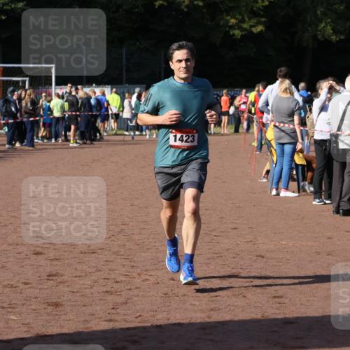 27.09.2026 - 35. Volkslauf durch das schöne Alstertal Strokosch-Dieckow http://msf.ph/oto/10582845 27.09.2026 11:32:24 Ziel 1423, 3256 meine-sportfotos.de