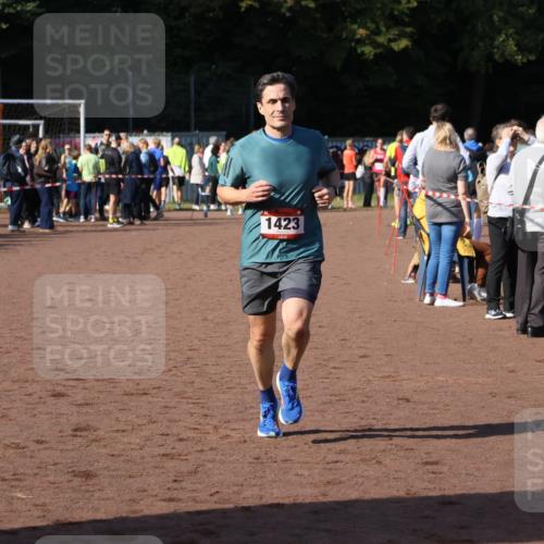 27.09.2026 - 35. Volkslauf durch das schöne Alstertal Strokosch-Dieckow http://msf.ph/oto/10582846 27.09.2026 11:32:24 Ziel 1423, 3256 meine-sportfotos.de