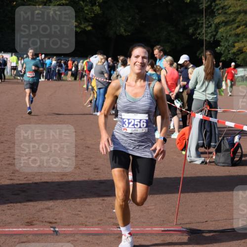 27.09.2026 - 35. Volkslauf durch das schöne Alstertal Strokosch-Dieckow http://msf.ph/oto/10582853 27.09.2026 11:32:21 Ziel 1423, 3256, 3415 meine-sportfotos.de