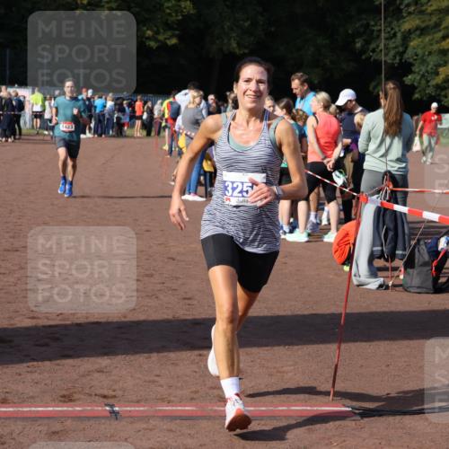 27.09.2026 - 35. Volkslauf durch das schöne Alstertal Strokosch-Dieckow http://msf.ph/oto/10582855 27.09.2026 11:32:21 Ziel 1423, 3256, 3415 meine-sportfotos.de