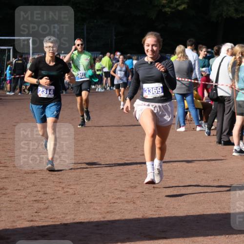 27.09.2026 - 35. Volkslauf durch das schöne Alstertal Strokosch-Dieckow http://msf.ph/oto/10582883 27.09.2026 11:32:12 Ziel 2314, 3369, 3415 meine-sportfotos.de