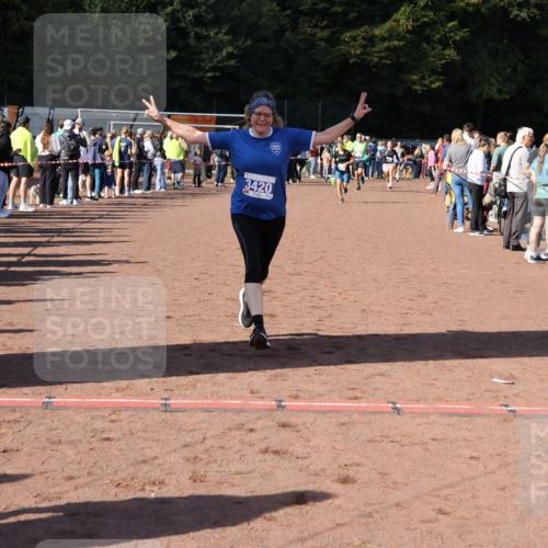 27.09.2026 - 35. Volkslauf durch das schöne Alstertal Strokosch-Dieckow http://msf.ph/oto/10582892 27.09.2026 11:32:06 Ziel 2142, 2314, 3369, 3420 meine-sportfotos.de