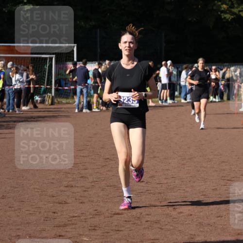 27.09.2026 - 35. Volkslauf durch das schöne Alstertal Strokosch-Dieckow http://msf.ph/oto/10582894 27.09.2026 11:27:25 Ziel 3128, 3233 meine-sportfotos.de