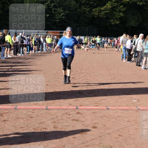27.09.2026 - 35. Volkslauf durch das schöne Alstertal Strokosch-Dieckow http://msf.ph/oto/10582899 27.09.2026 11:32:05 Ziel 2142, 3369, 3420 meine-sportfotos.de