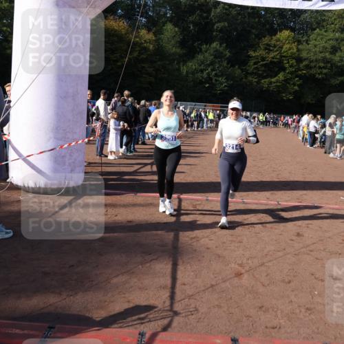 27.09.2026 - 35. Volkslauf durch das schöne Alstertal Strokosch-Dieckow http://msf.ph/oto/10582913 27.09.2026 11:31:54 Ziel 2216, 3214, 3370, 3951, 3960 meine-sportfotos.de