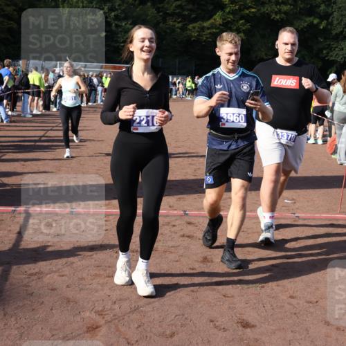 27.09.2026 - 35. Volkslauf durch das schöne Alstertal Strokosch-Dieckow http://msf.ph/oto/10582930 27.09.2026 11:31:52 Ziel 1417, 2216, 3214, 3370, 3951, 3960 meine-sportfotos.de