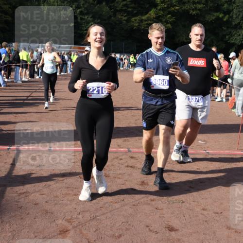 27.09.2026 - 35. Volkslauf durch das schöne Alstertal Strokosch-Dieckow http://msf.ph/oto/10582932 27.09.2026 11:31:52 Ziel 1417, 2216, 3214, 3370, 3951, 3960 meine-sportfotos.de