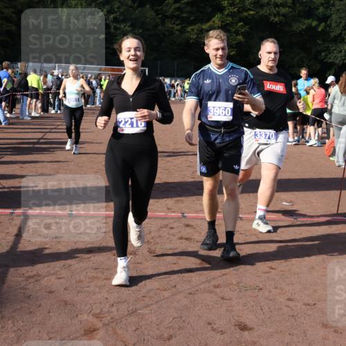 27.09.2026 - 35. Volkslauf durch das schöne Alstertal Strokosch-Dieckow http://msf.ph/oto/10582934 27.09.2026 11:31:52 Ziel 1417, 2216, 3214, 3370, 3951, 3960 meine-sportfotos.de