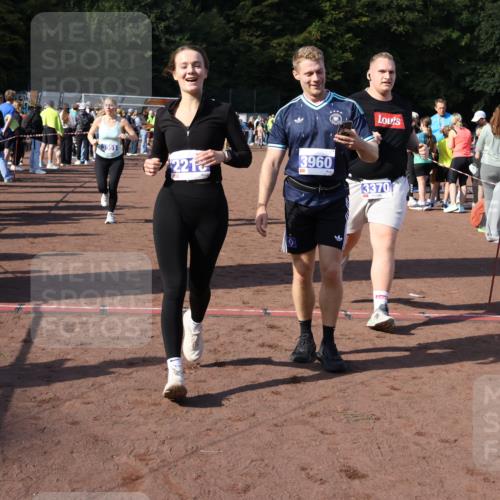 27.09.2026 - 35. Volkslauf durch das schöne Alstertal Strokosch-Dieckow http://msf.ph/oto/10582935 27.09.2026 11:31:52 Ziel 1417, 2216, 3214, 3370, 3951, 3960 meine-sportfotos.de