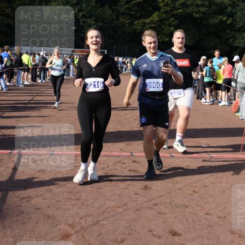 27.09.2026 - 35. Volkslauf durch das schöne Alstertal Strokosch-Dieckow http://msf.ph/oto/10582937 27.09.2026 11:31:52 Ziel 1417, 2216, 3214, 3370, 3951, 3960 meine-sportfotos.de