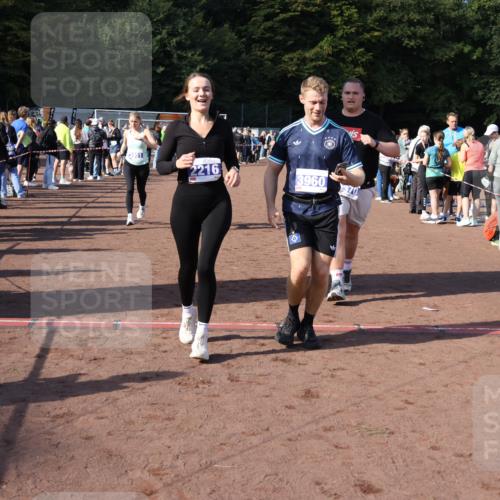 27.09.2026 - 35. Volkslauf durch das schöne Alstertal Strokosch-Dieckow http://msf.ph/oto/10582943 27.09.2026 11:31:51 Ziel 1417, 2216, 3214, 3370, 3951, 3960 meine-sportfotos.de