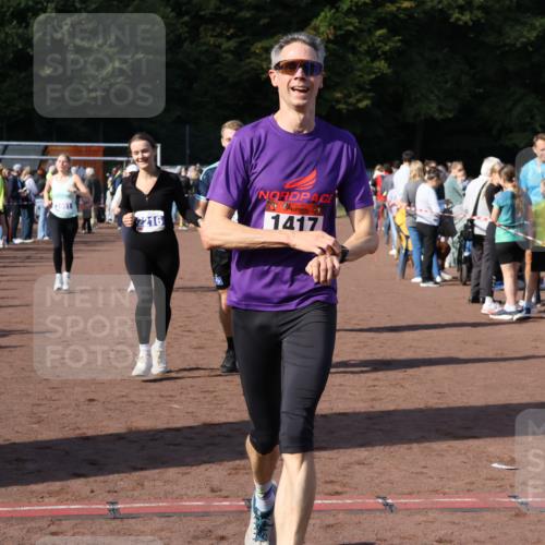 27.09.2026 - 35. Volkslauf durch das schöne Alstertal Strokosch-Dieckow http://msf.ph/oto/10582948 27.09.2026 11:31:49 Ziel 1417, 2216, 3214, 3370, 3951, 3960, 3975 meine-sportfotos.de