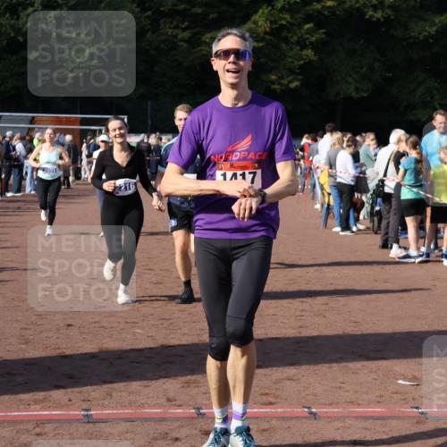 27.09.2026 - 35. Volkslauf durch das schöne Alstertal Strokosch-Dieckow http://msf.ph/oto/10582950 27.09.2026 11:31:49 Ziel 1417, 2216, 3214, 3370, 3951, 3960, 3975 meine-sportfotos.de