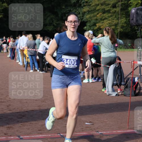 27.09.2026 - 35. Volkslauf durch das schöne Alstertal Strokosch-Dieckow http://msf.ph/oto/10582967 27.09.2026 11:31:36 Ziel 1424, 3245, 3400 meine-sportfotos.de
