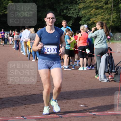 27.09.2026 - 35. Volkslauf durch das schöne Alstertal Strokosch-Dieckow http://msf.ph/oto/10582972 27.09.2026 11:31:36 Ziel 1424, 3245, 3400 meine-sportfotos.de