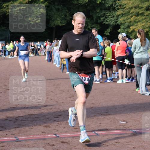27.09.2026 - 35. Volkslauf durch das schöne Alstertal Strokosch-Dieckow http://msf.ph/oto/10582975 27.09.2026 11:31:32 Ziel 1424, 3245, 3400 meine-sportfotos.de