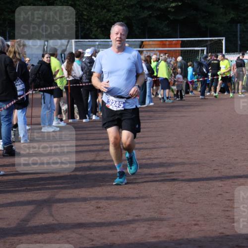 27.09.2026 - 35. Volkslauf durch das schöne Alstertal Strokosch-Dieckow http://msf.ph/oto/10582981 27.09.2026 11:31:31 Ziel 1424, 3245, 3400 meine-sportfotos.de