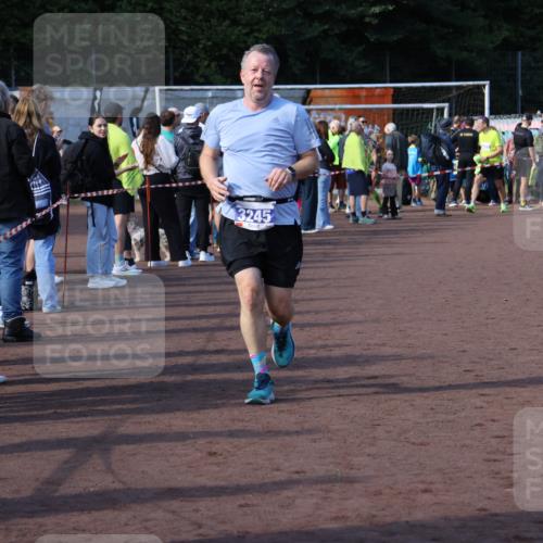 27.09.2026 - 35. Volkslauf durch das schöne Alstertal Strokosch-Dieckow http://msf.ph/oto/10582982 27.09.2026 11:31:31 Ziel 1424, 3245, 3400 meine-sportfotos.de