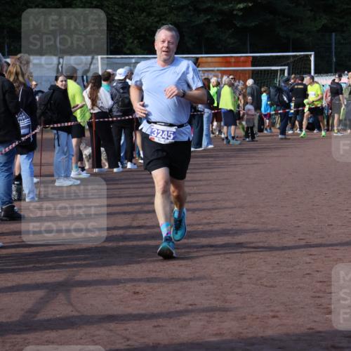 27.09.2026 - 35. Volkslauf durch das schöne Alstertal Strokosch-Dieckow http://msf.ph/oto/10582983 27.09.2026 11:31:31 Ziel 1424, 3245, 3400 meine-sportfotos.de
