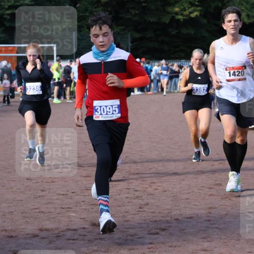 27.09.2026 - 35. Volkslauf durch das schöne Alstertal Strokosch-Dieckow http://msf.ph/oto/10583000 27.09.2026 11:31:20 Ziel 1420, 3095, 3236, 3350, 3382, 3955 meine-sportfotos.de