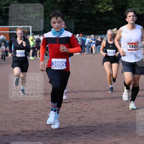 27.09.2026 - 35. Volkslauf durch das schöne Alstertal Strokosch-Dieckow http://msf.ph/oto/10583001 27.09.2026 11:31:20 Ziel 1420, 3095, 3236, 3350, 3382, 3955 meine-sportfotos.de