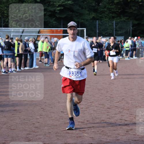 27.09.2026 - 35. Volkslauf durch das schöne Alstertal Strokosch-Dieckow http://msf.ph/oto/10583009 27.09.2026 11:31:15 Ziel 1420, 3095, 3119, 3141, 3236, 3350, 3382, 3955 meine-sportfotos.de