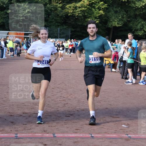 27.09.2026 - 35. Volkslauf durch das schöne Alstertal Strokosch-Dieckow http://msf.ph/oto/10583024 27.09.2026 11:31:11 Ziel 3119, 3141, 3172, 3350 meine-sportfotos.de