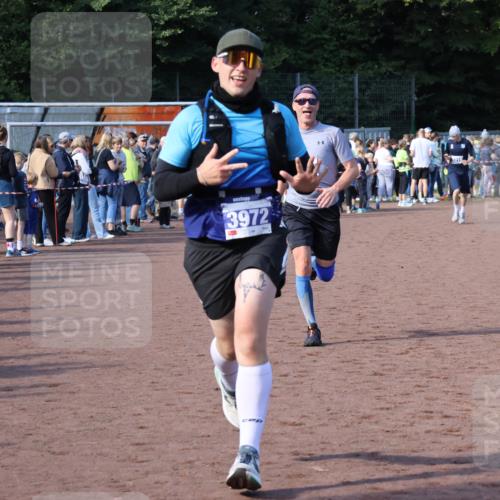 27.09.2026 - 35. Volkslauf durch das schöne Alstertal Strokosch-Dieckow http://msf.ph/oto/10583063 27.09.2026 11:30:38 Ziel 1415, 3063, 3972 meine-sportfotos.de