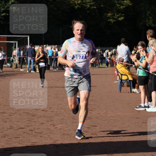 27.09.2026 - 35. Volkslauf durch das schöne Alstertal Strokosch-Dieckow http://msf.ph/oto/10583075 27.09.2026 11:27:07 Ziel 3326, 3977, 3994 meine-sportfotos.de