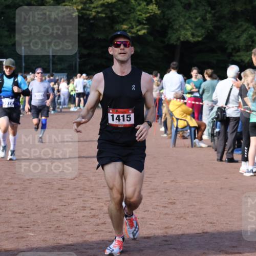 27.09.2026 - 35. Volkslauf durch das schöne Alstertal Strokosch-Dieckow http://msf.ph/oto/10583076 27.09.2026 11:30:36 Ziel 1415, 3063, 3972 meine-sportfotos.de