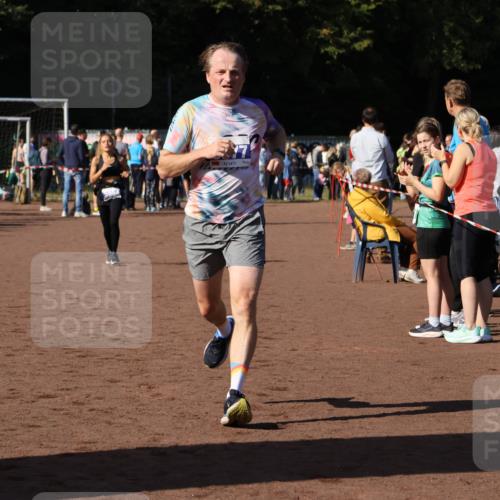 27.09.2026 - 35. Volkslauf durch das schöne Alstertal Strokosch-Dieckow http://msf.ph/oto/10583083 27.09.2026 11:27:07 Ziel 3326, 3977, 3994 meine-sportfotos.de