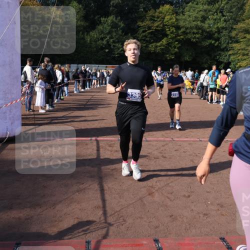 27.09.2026 - 35. Volkslauf durch das schöne Alstertal Strokosch-Dieckow http://msf.ph/oto/10583115 27.09.2026 11:30:02 Ziel 1414, 3142, 3250, 3347, 3348, 3395 meine-sportfotos.de