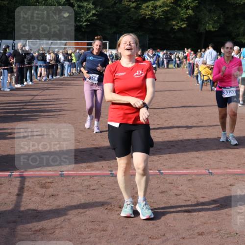 27.09.2026 - 35. Volkslauf durch das schöne Alstertal Strokosch-Dieckow http://msf.ph/oto/10583127 27.09.2026 11:29:57 Ziel 3020, 3142, 3250, 3348, 3395, 3411, 3985 meine-sportfotos.de