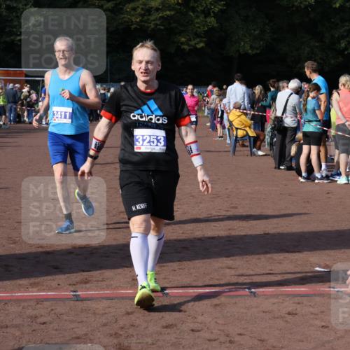27.09.2026 - 35. Volkslauf durch das schöne Alstertal Strokosch-Dieckow http://msf.ph/oto/10583130 27.09.2026 11:29:52 Ziel 3020, 3250, 3253, 3263, 3348, 3395, 3411, 3413, 3985 meine-sportfotos.de