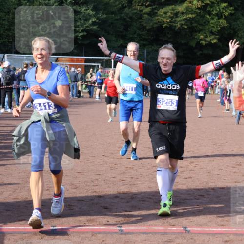27.09.2026 - 35. Volkslauf durch das schöne Alstertal Strokosch-Dieckow http://msf.ph/oto/10583139 27.09.2026 11:29:51 Ziel 3020, 3250, 3253, 3263, 3348, 3411, 3413, 3985 meine-sportfotos.de